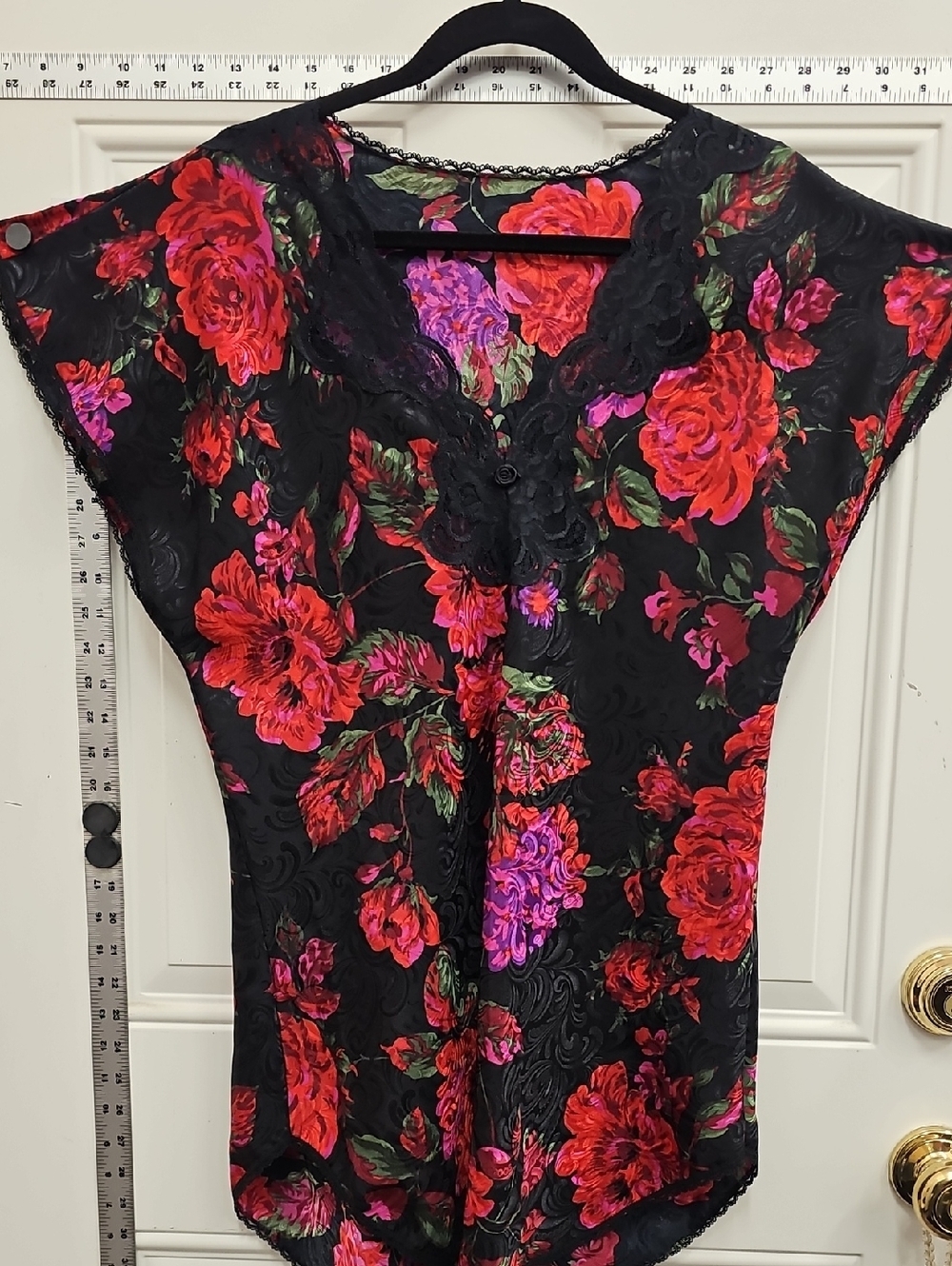 Black, Floral, Lace-Trim , Vintage, Red, Designer, Pink Roses, Sleep, Beauty